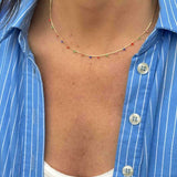 Colar com zircônias coloridas pendentes em banho de ouro 18k