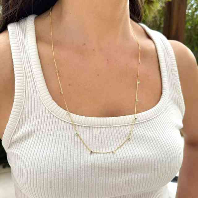 Colar longo com zircônias coloridas em banho de ouro 18k - JOYÁ